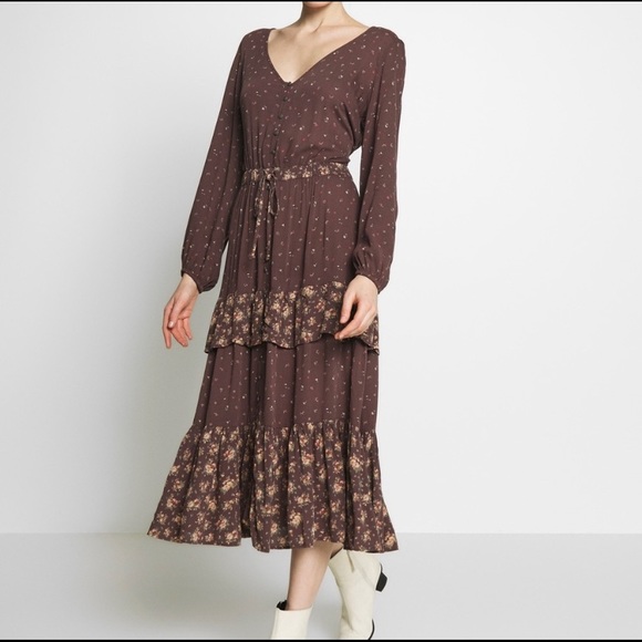 American Eagle Outfitters Dresses & Skirts - American Eagle brown peasant midi dress - medium